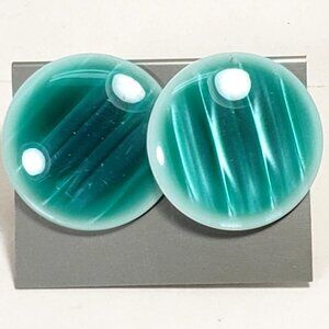 Women's Stunning Circle Green Stud Earrings - Eye-Catching and Elegant